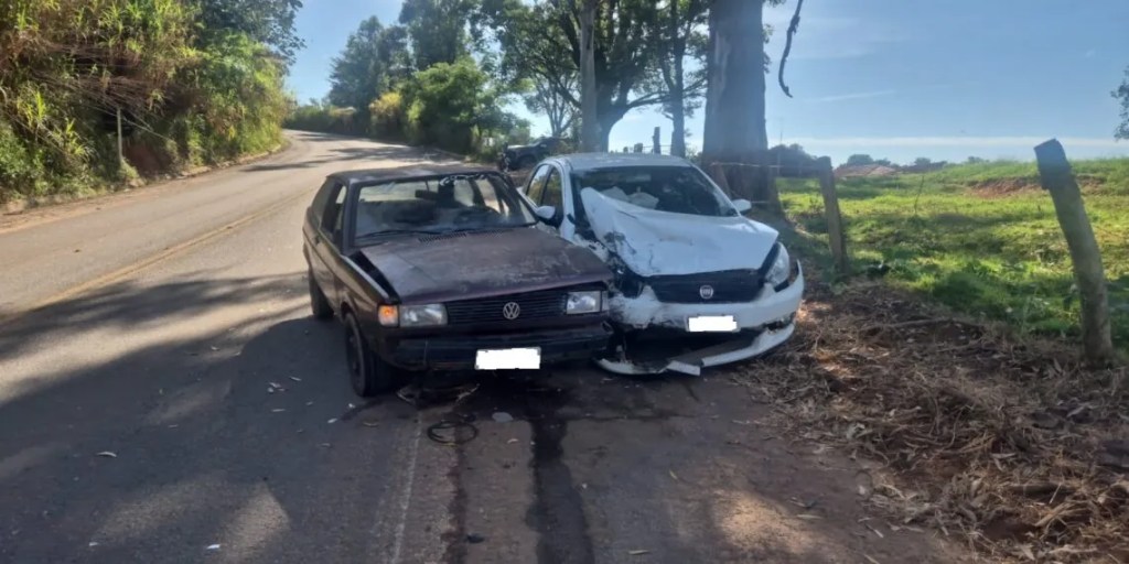 Colisão entre veículos deixa feridos na BR-265 em São Sebastião do&nbsp;Paraíso