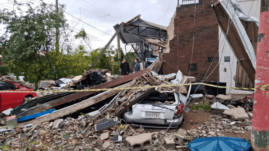 Temporal mata idoso, paralisa hospitais e leva Ribeirão Preto a decretar situação de emergência